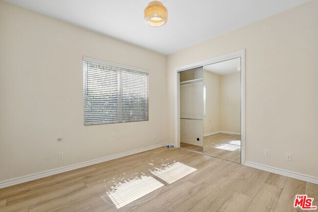 Building Photo - 13454 Chandler Blvd