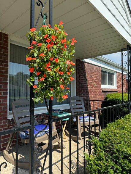 Building Photo - 20455 Strathmoor St