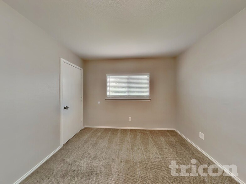 Building Photo - 9806 Burr Press Ln