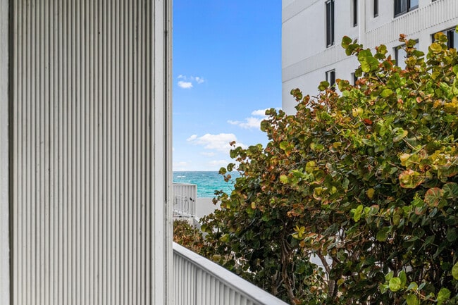 Building Photo - 3580 S Ocean Blvd