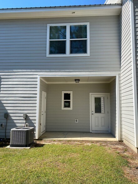 Covered Back Porch - 44 N Sand Palm Rd
