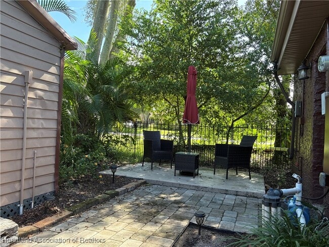 Building Photo - 2650 Lakeview Dr