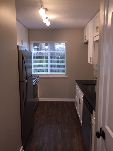 Galley kitchen - 302 S 11th St