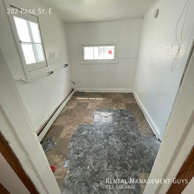 Building Photo - 282/284 Page St E