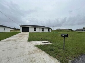 Building Photo - 223 Oak Ln Trk