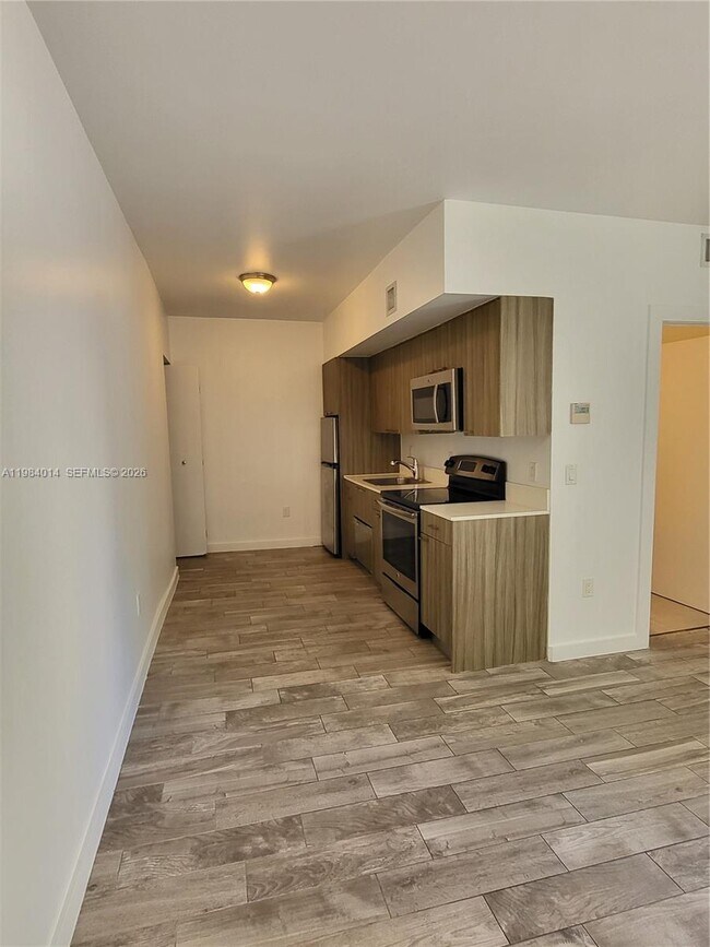 Building Photo - 557 Michigan Ave