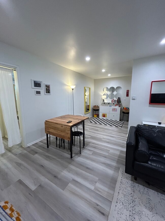 Dining Area - 123 S St Andrews Pl