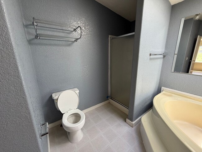Building Photo - Three Bedroom with Gorgeous Views!
