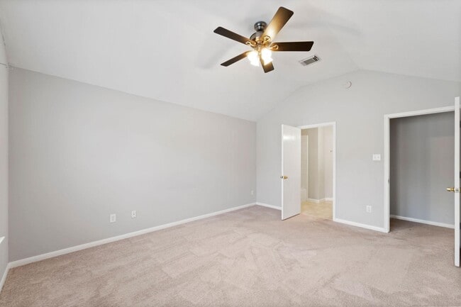 Building Photo - 2530 Fox River Ln