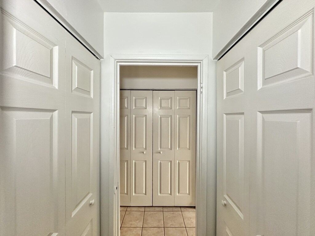 Building Photo - 6830 N Sheridan Rd