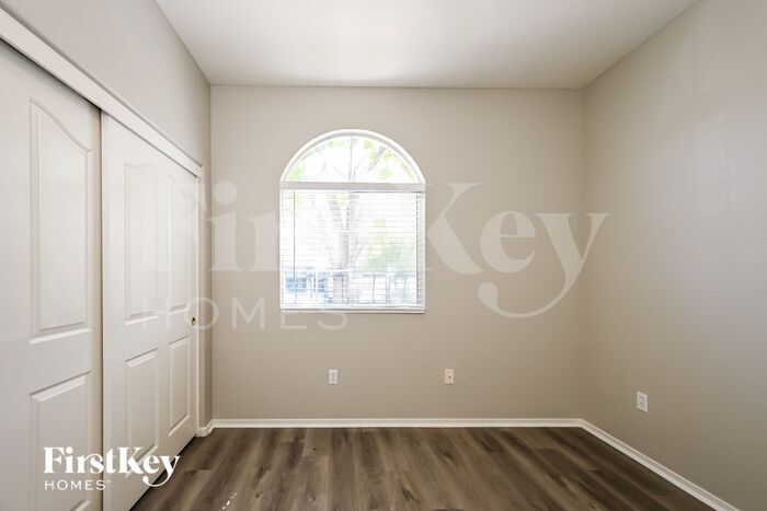 Building Photo - 10549 Bardilino St