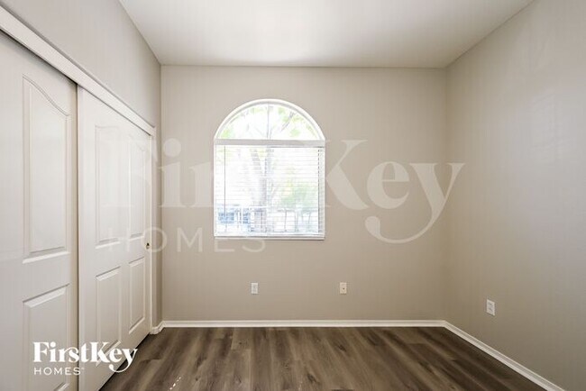 Building Photo - 10549 Bardilino St