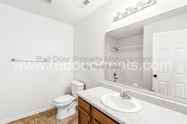 Building Photo - 127 Broadmoor Bend
