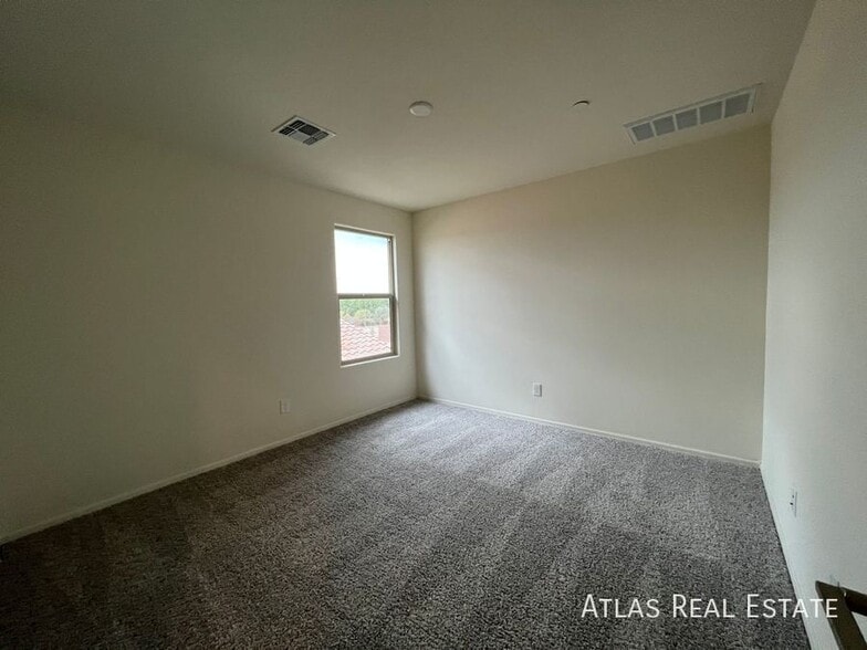 Building Photo - 13046 N Murray Dr