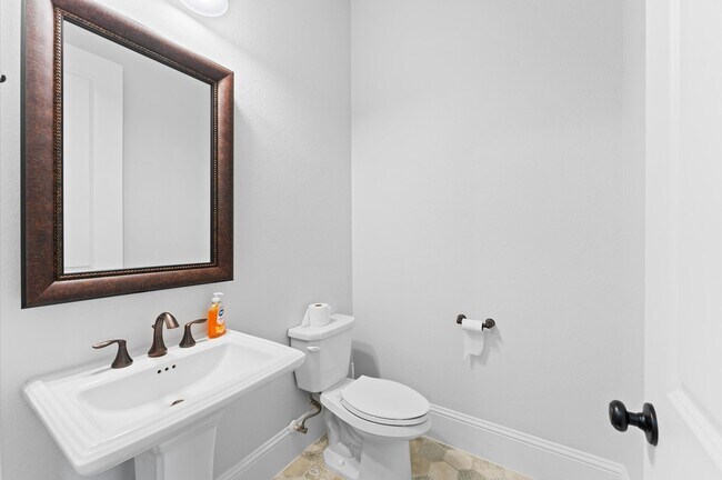 Building Photo - 10110 Da Vinci Ct