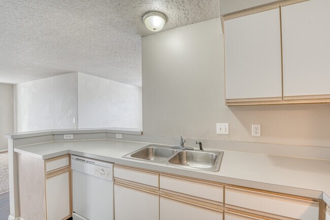 Building Photo - 1438 N Bluff Pl