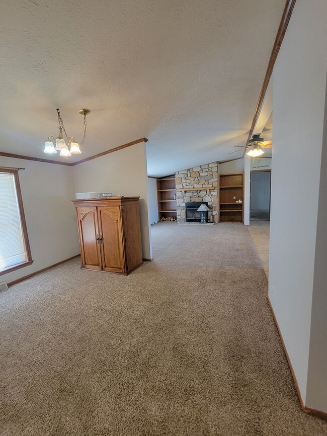 Building Photo - Large 3 bedroom in Oakwood