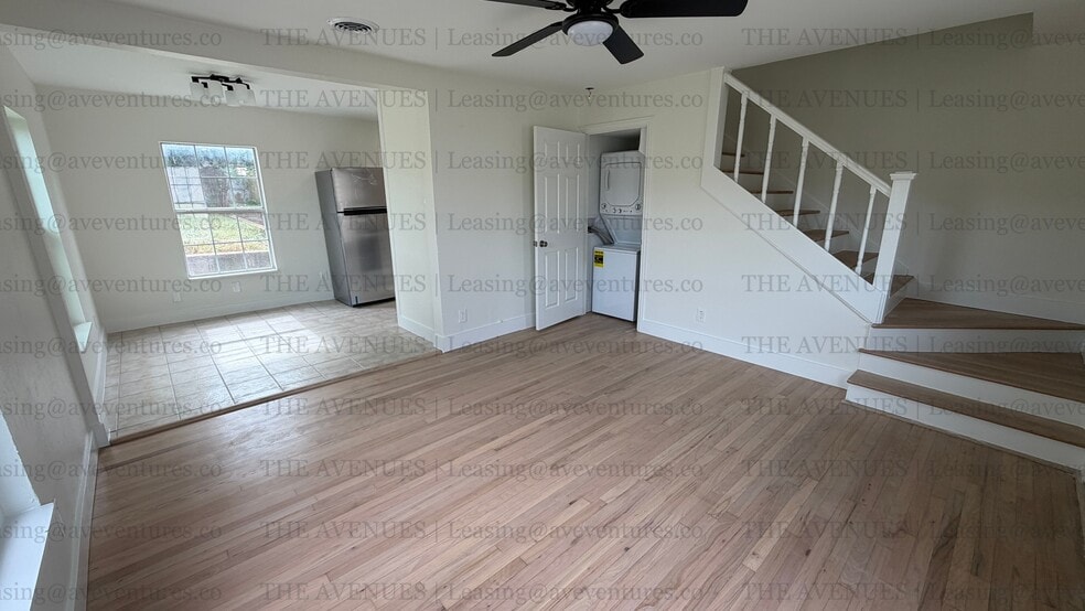 Building Photo - 305 N Oak Cliff Blvd