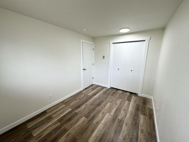 Building Photo - 409 Benham St