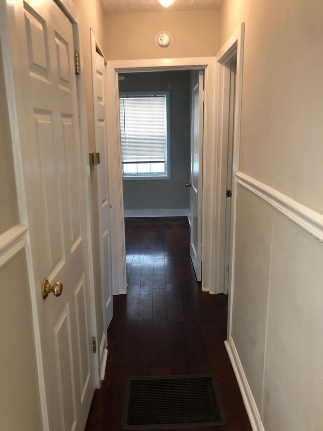 Building Photo - Cozy 2 Bed/ 1 Bath Home with Large Sun Room and Fenced Yard in Sylvan Park, Pet Friendly....