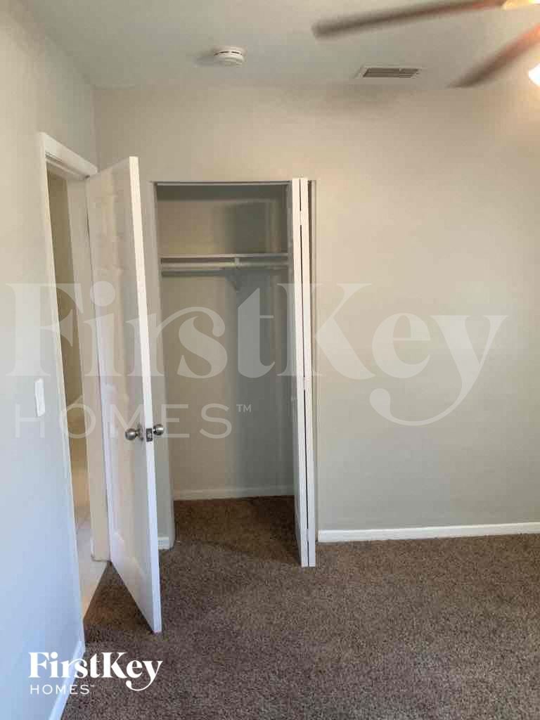 Building Photo - 1410 NE 43rd Ct