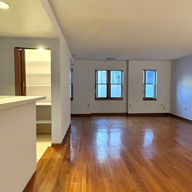 Building Photo - 28 Parkman St