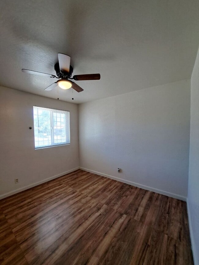 Building Photo - 2-bedroom Single Family Home with Solar!