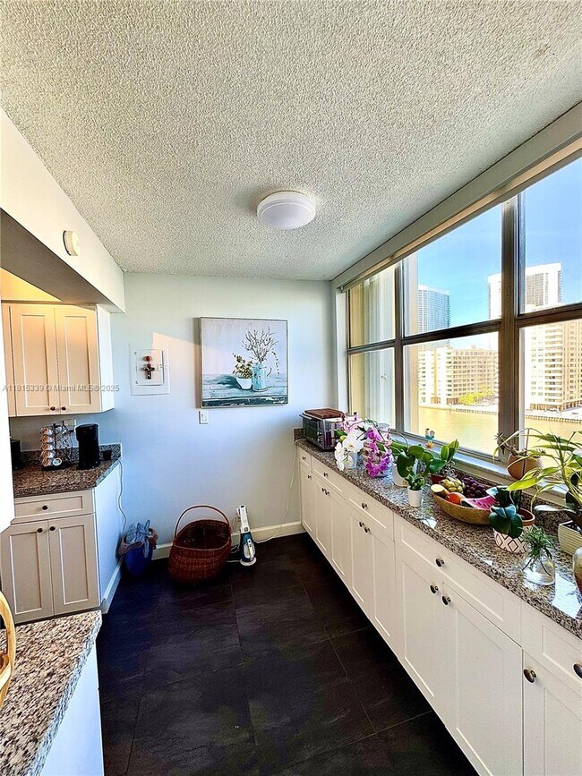 Building Photo - 100 Golden Isles Dr