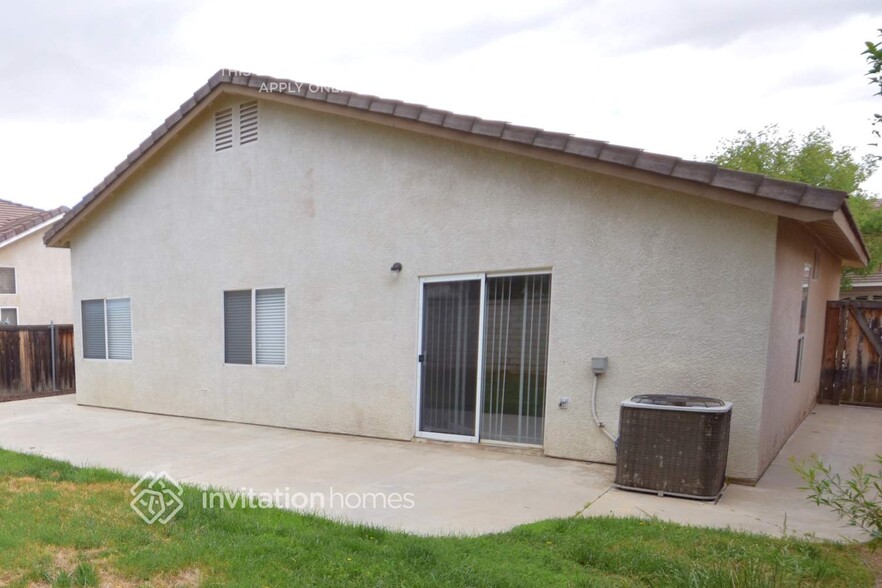 Building Photo - 1376 Yukon Ave