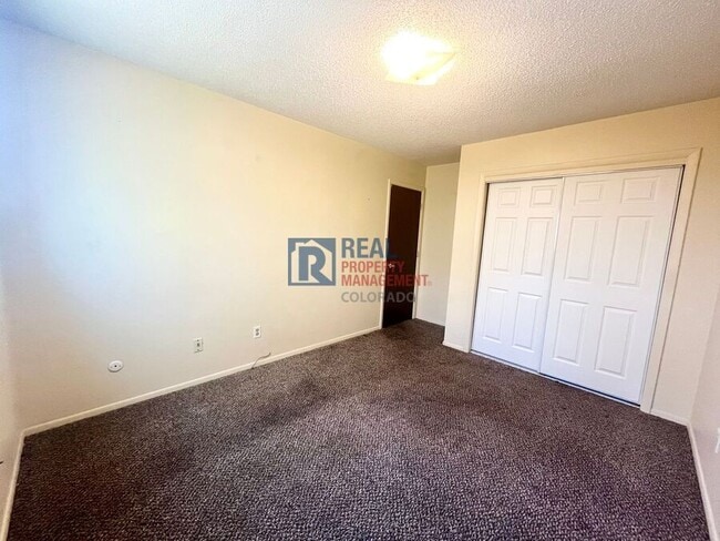 Building Photo - 1319 Potter Dr