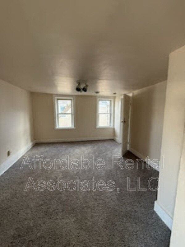 Building Photo - 1543 S 10th St