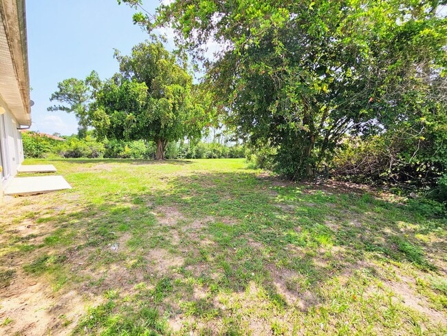 Building Photo - Great 3-bedrooms, 2 baths duplex with new ...