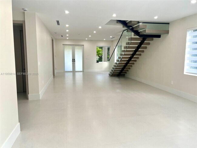 Building Photo - 7850 SW 67th Ave