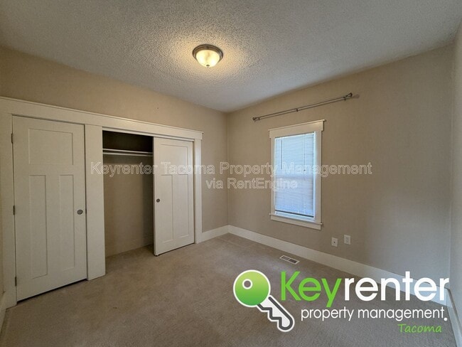 Building Photo - 2601 S 53rd St