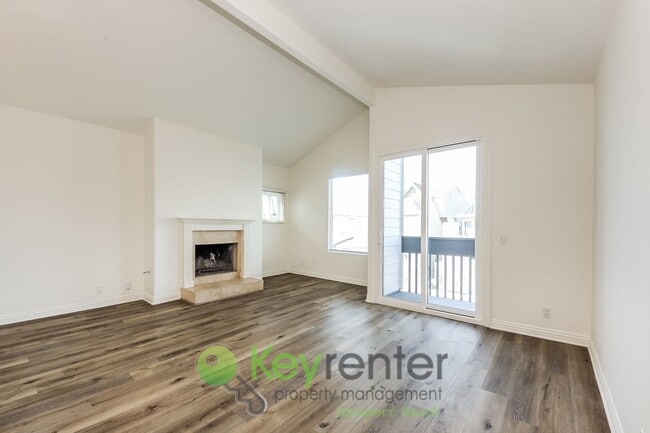 Building Photo - 210 33rd St