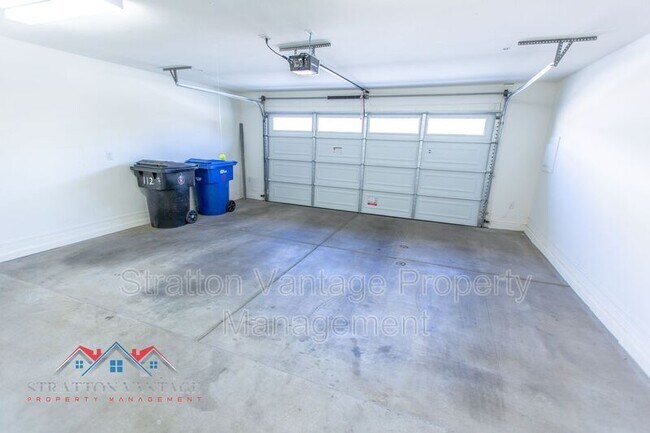 Building Photo - 2821 S Skyline Dr
