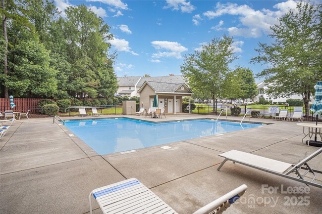 Building Photo - 834 Daly Cir