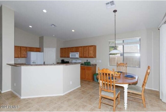 Building Photo - 3077 E Kingbird Pl