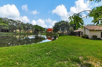 Building Photo - 5289 Fairway Woods Dr