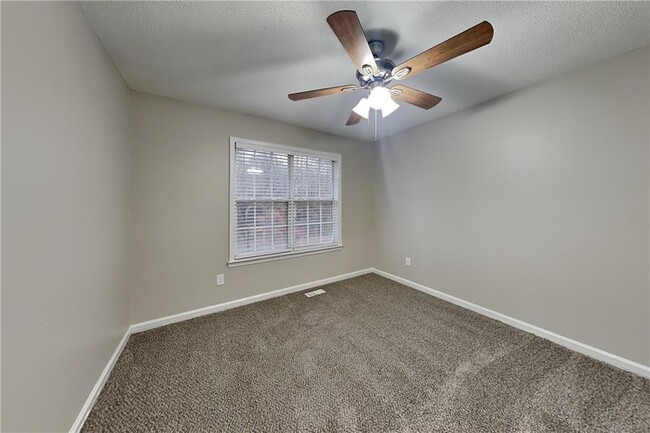 Building Photo - 35 Amber Trce