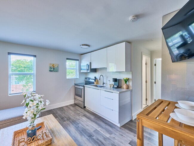 Building Photo - 2020 Washington St