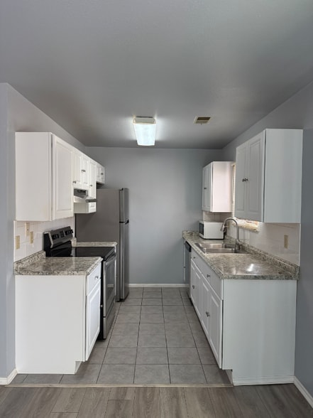 Building Photo - 15135 E Wesley Ave