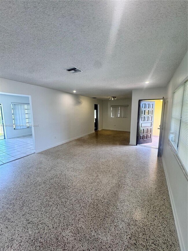 Building Photo - 2715 SW 119th Ct