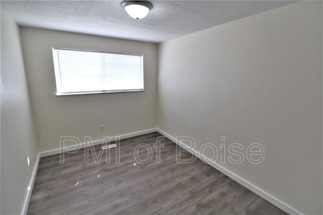 Building Photo - 3240 W Malad St