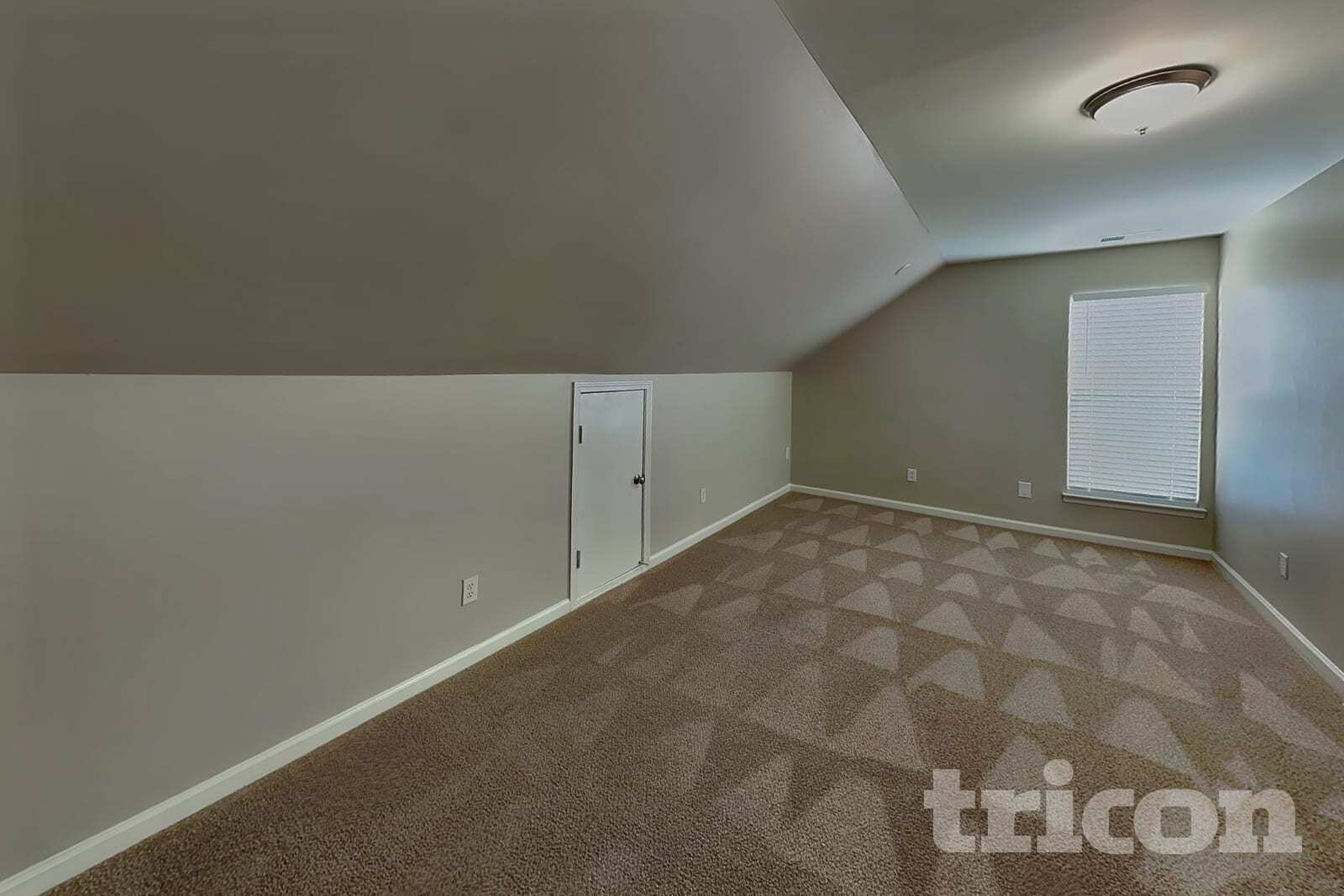 Building Photo - 1002 Hollingdale Ct