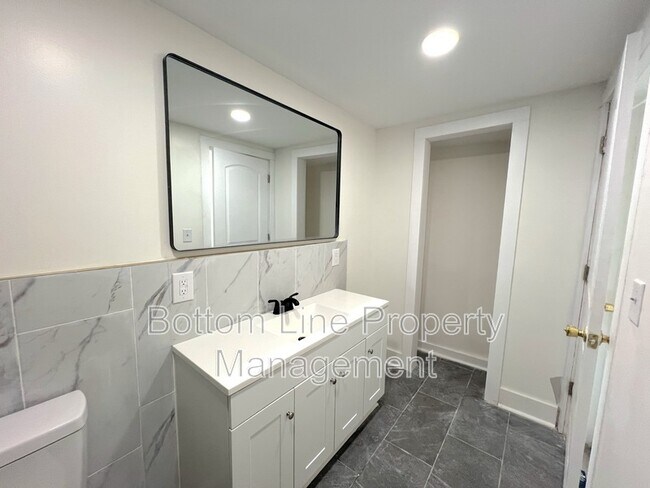 Building Photo - 218 Norwood Dr