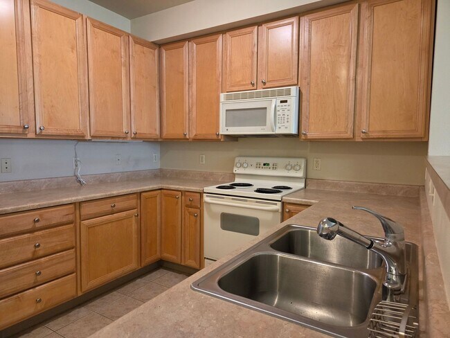 Building Photo - 512 Darby Dr
