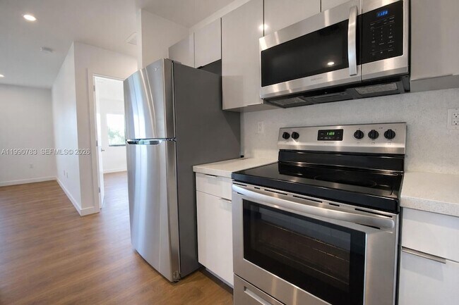 Building Photo - 1950 Fletcher St