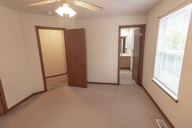 Building Photo - 1613 Citadel Dr