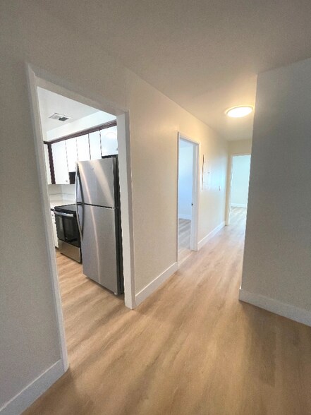 Building Photo - 563 S Fashion Park St